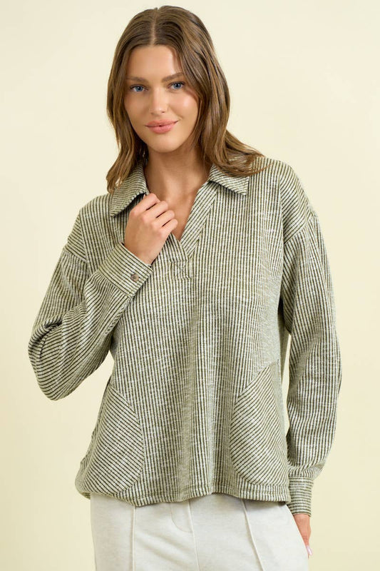 TWO-TONE RIBBED PULLOVER W/ ROUND POCKET