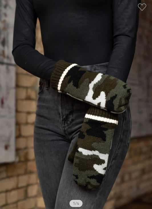 Green Camo Fleece Lined Mittens